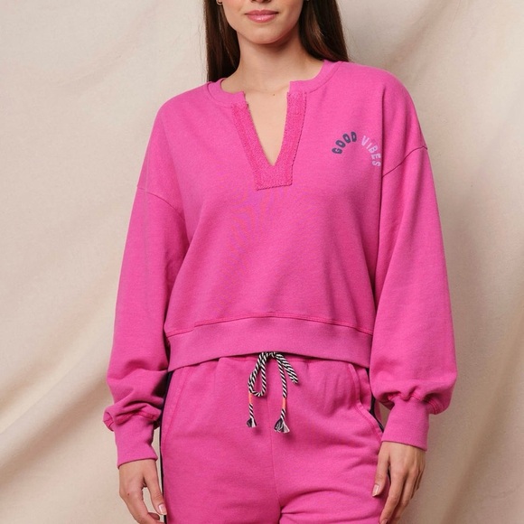Sundry Tops - NWT SUNDRY Anthropologie Good Vibes Fuchsia Split Neck Cropped Sweatshirt Size L
